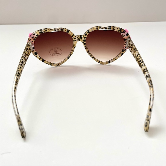 Retro Girls Heart Shape Sunglasses with Leopard Pattern and Roses - Picture 8 of 12